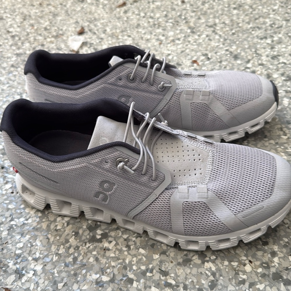 On cloud men’s sneakers